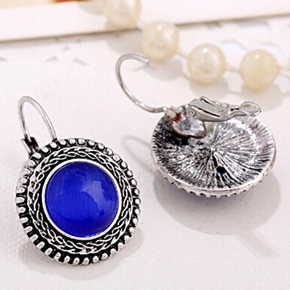 Antiqued Silver Tone Blue Cat Eye Earrings - Picture 4 of 5